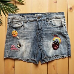 INDIGO REIN Distressed Denim Jean Shorts w/ Fun Patches – Size 11 Juniors
